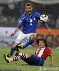 图文：意大利VS巴拉圭 蒙托利沃被铲飞