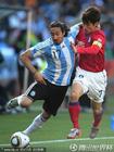 图文：阿根廷VS韩国 古铁雷斯突破对手