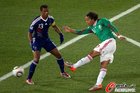 图文：法国0-2墨西哥 多斯桑托斯起脚打门