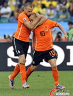 图文：荷兰VS日本 海廷加轻吻斯内德