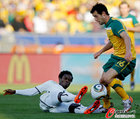 图文：加纳1-1澳大利亚 安南争抢皮球
