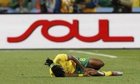 图文：法国1-2南非 沙巴拉拉受伤倒地