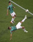 图文：墨西哥VS乌拉圭 萨尔西多倒勾