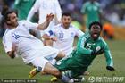 图文：希腊VS尼日利亚 基尔贾克斯暴铲对手
