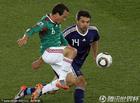 图文：法国VS墨西哥 托拉多跳球过图拉朗