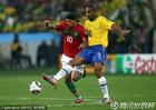 图文：葡萄牙0-0巴西 麦孔凶狠逼抢