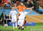 图文：荷兰2-1斯洛伐克 范博梅尔身后犯规