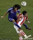 图文：巴拉圭VS日本 中泽佑二力压对手
