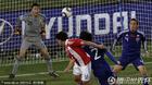 图文：巴拉圭VS日本 里维罗斯甩头攻门