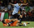 图文：乌拉圭VS荷兰 马泰森倒地滑铲